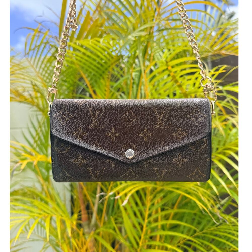 Louis Vuitton Sarah Wallet in Monogram Canvas w/ COA